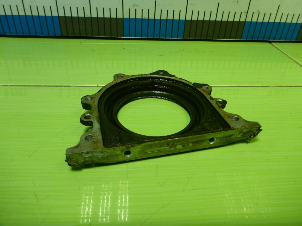 Крышка двигателя