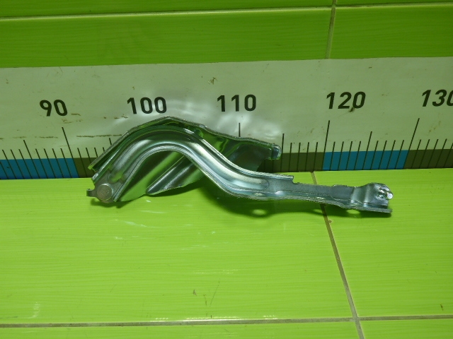 Петля капота правая