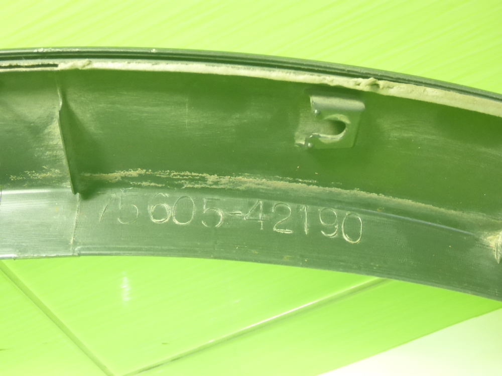 Накладка заднего крыла правого