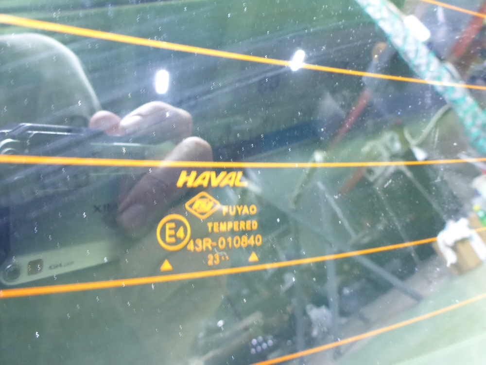 Стекло двери багажника