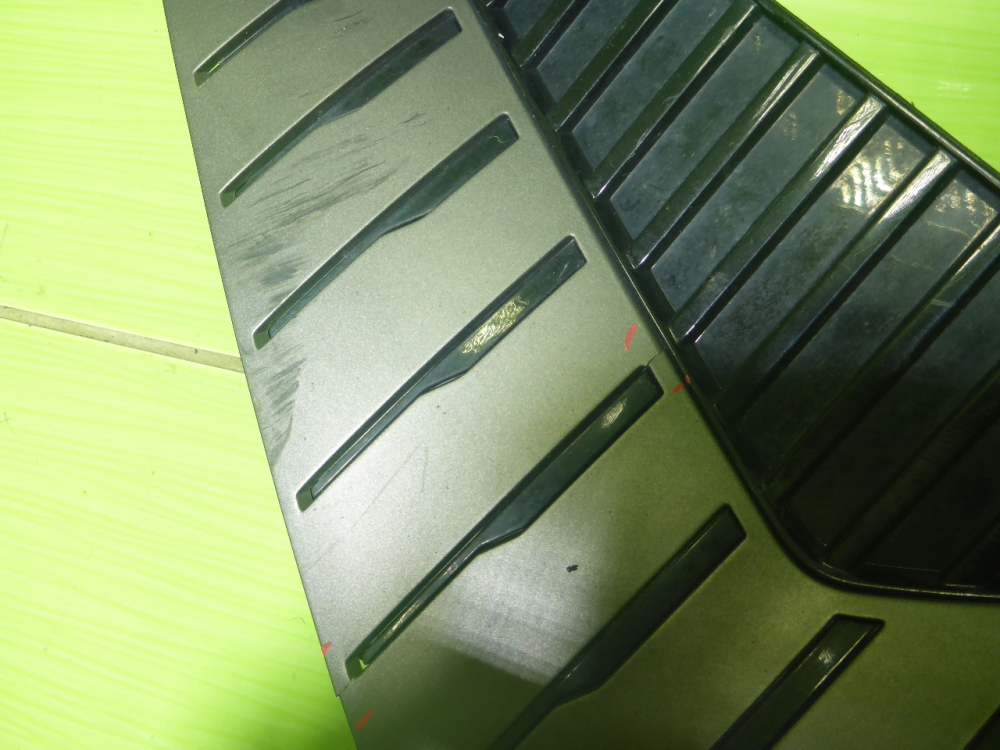 Заглушка бампера левая