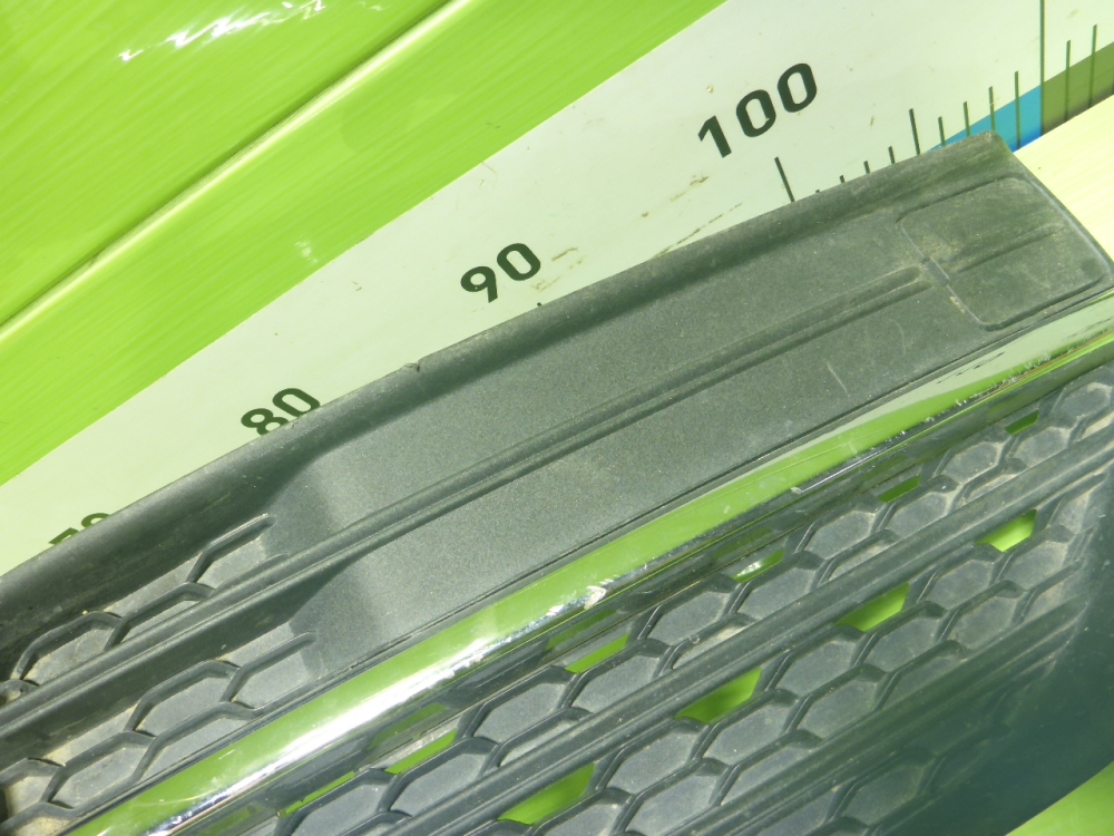 Заглушка бампера правая