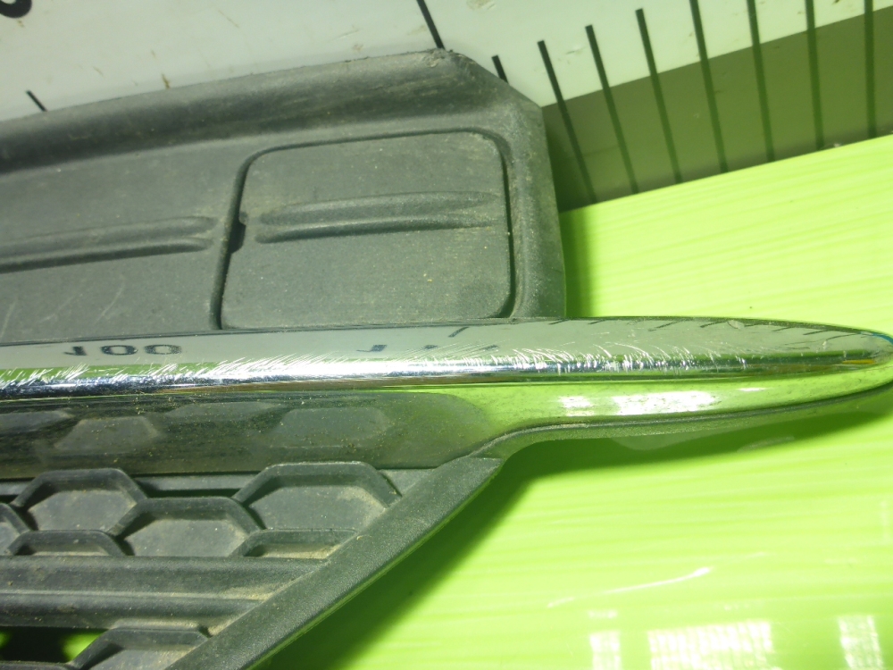 Заглушка бампера правая