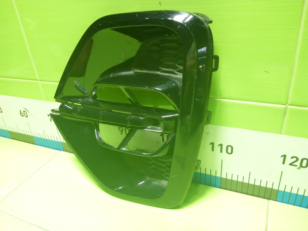 Рамка противотуманной фары левой