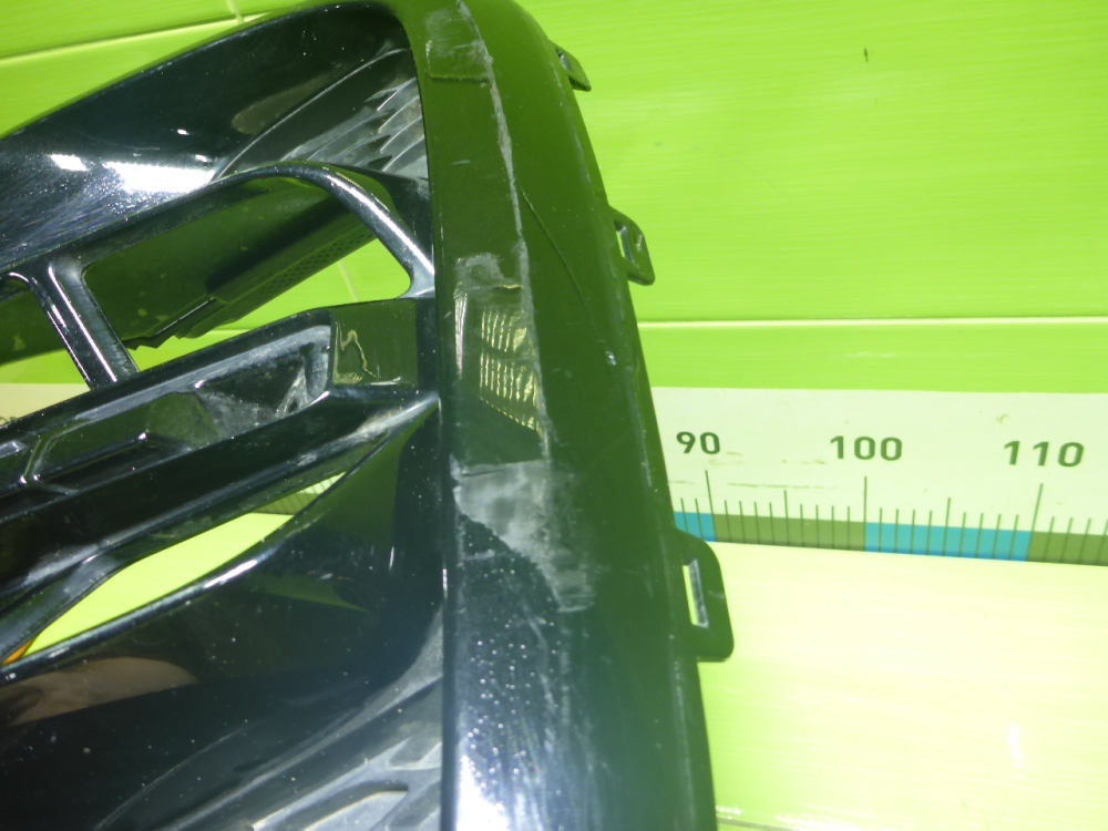 Рамка противотуманной фары левой