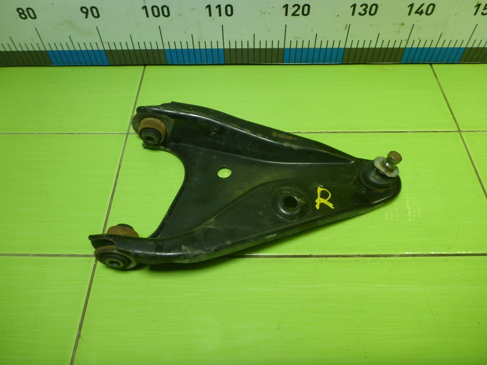 Рычаг передний правый
