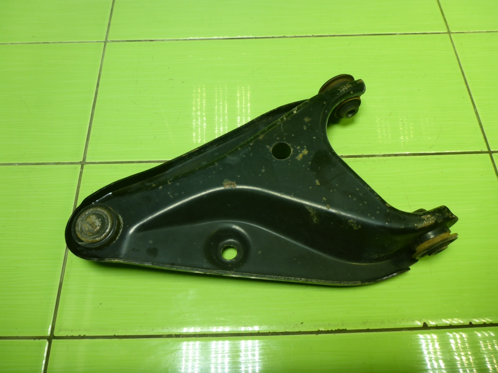 Рычаг передний правый