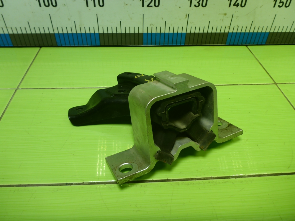 Опора двигателя правая