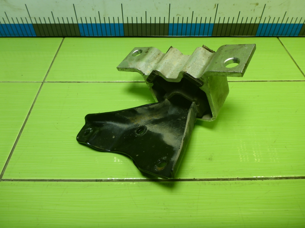 Опора двигателя правая