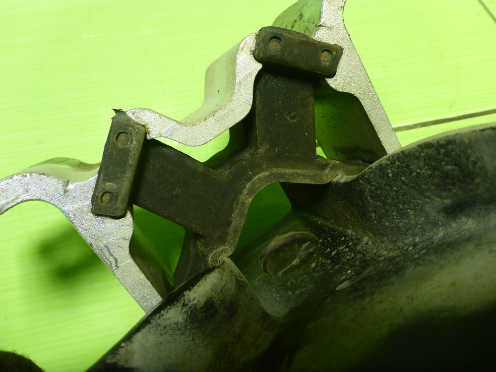 Опора двигателя правая