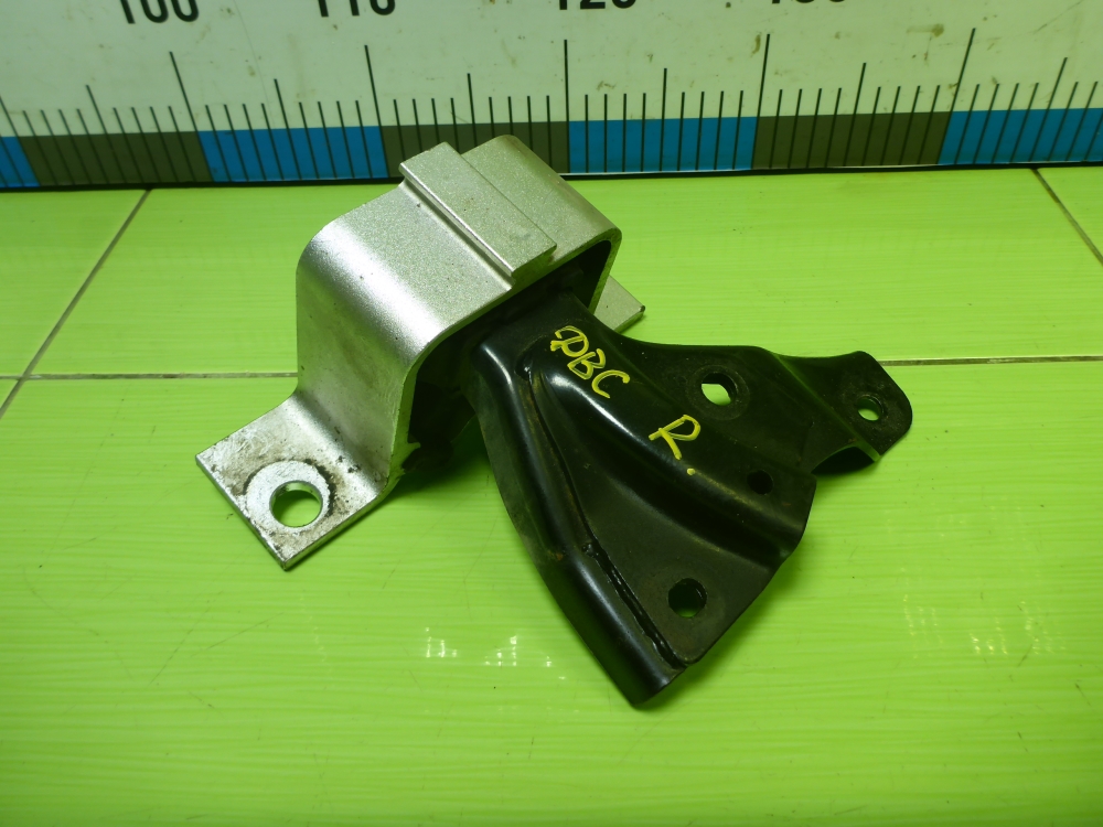 Опора двигателя правая