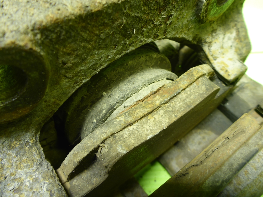 Суппорт передний левый