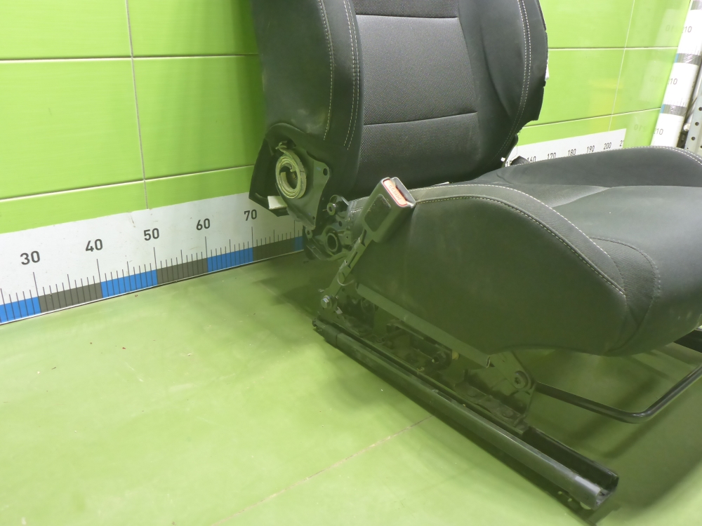 Сиденье переднее левое