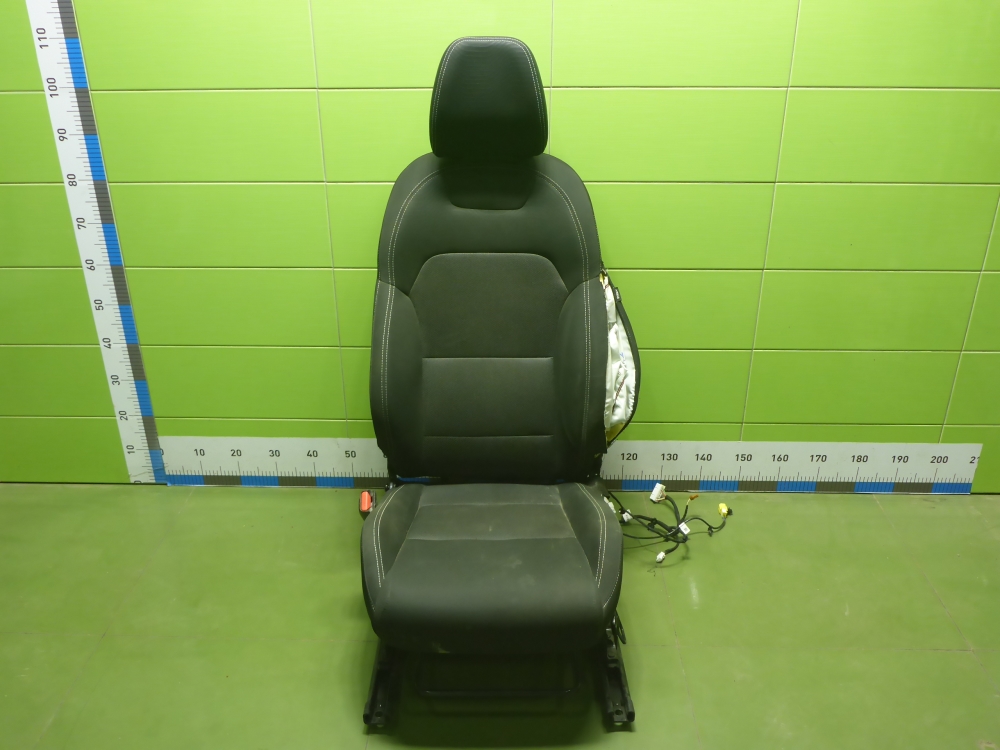 Сиденье переднее левое