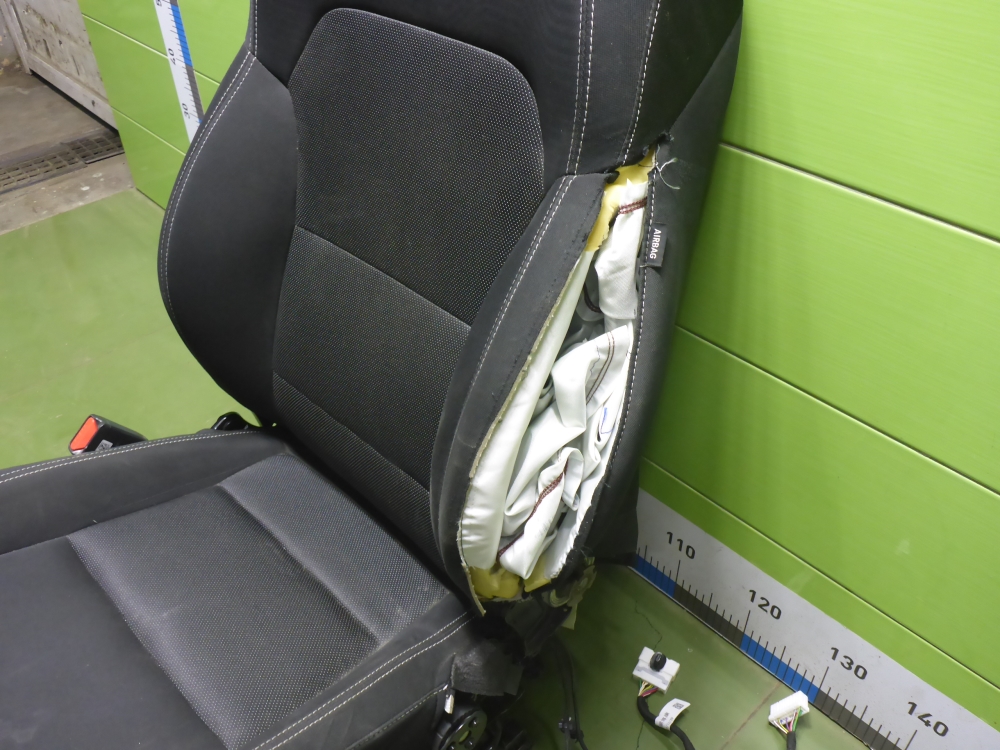 Сиденье переднее левое