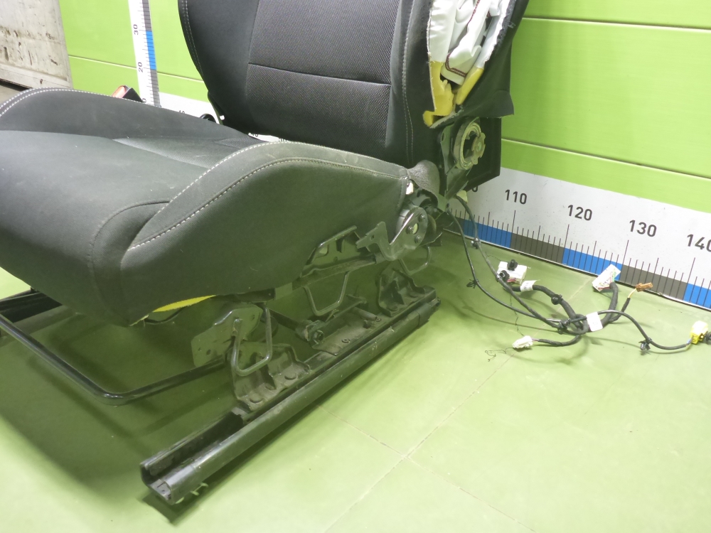 Сиденье переднее левое