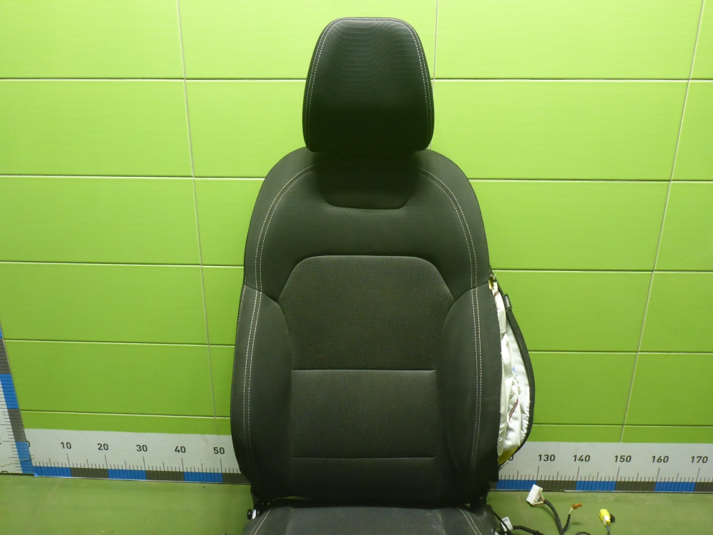 Сиденье переднее левое