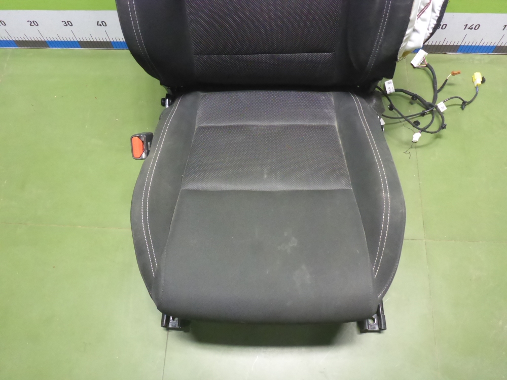 Сиденье переднее левое