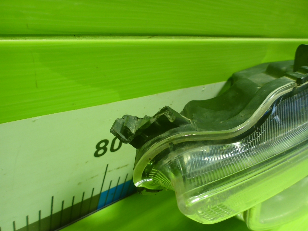 Фара противотуманная левая