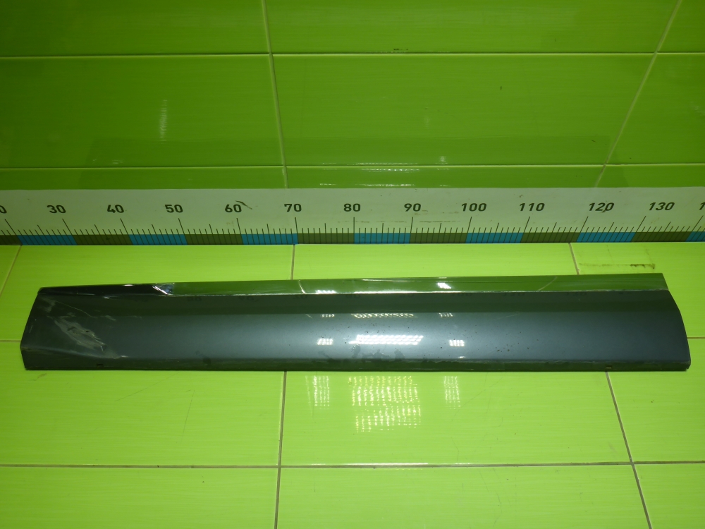 Накладка двери передней левой