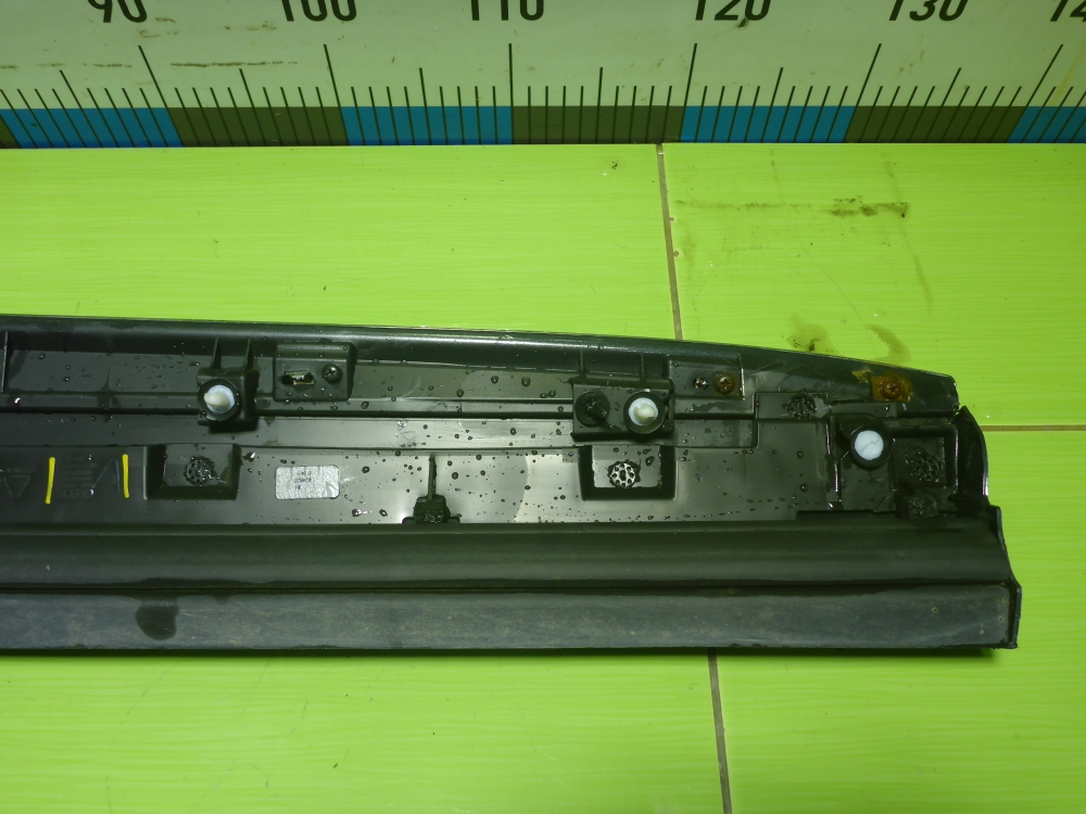 Накладка двери передней левой