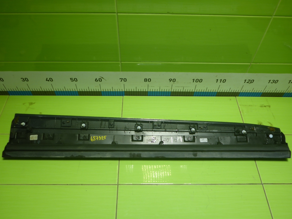 Накладка двери передней левой