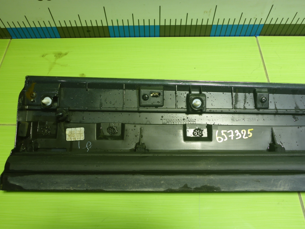 Накладка двери передней левой