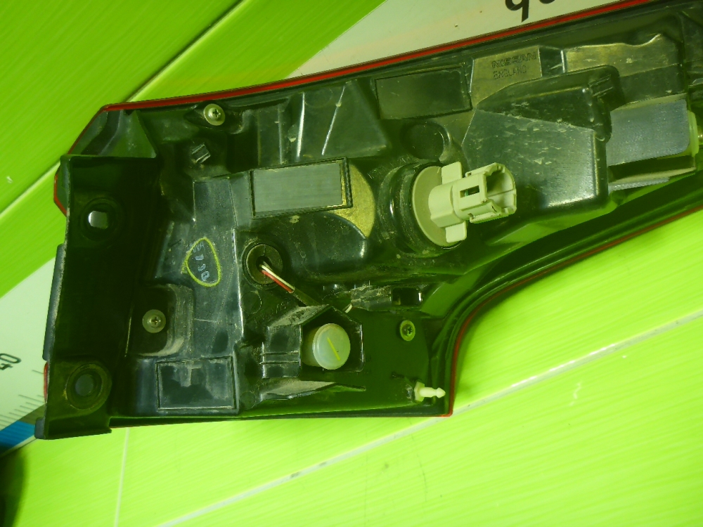 Фонарь задний наружный левый