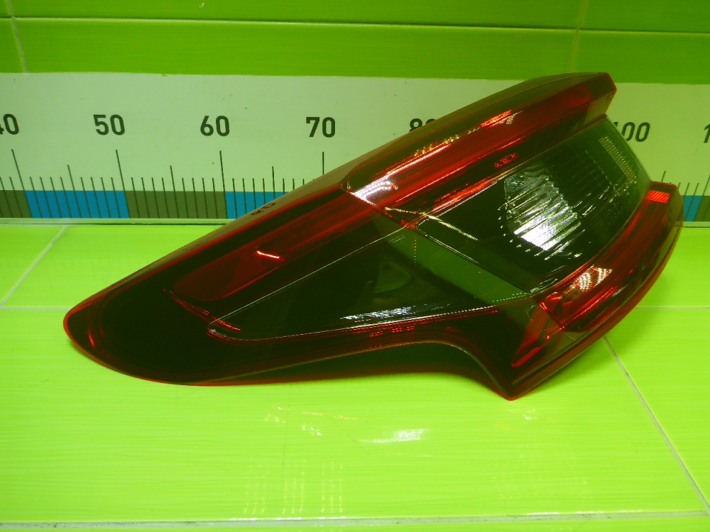 Фонарь задний наружный левый