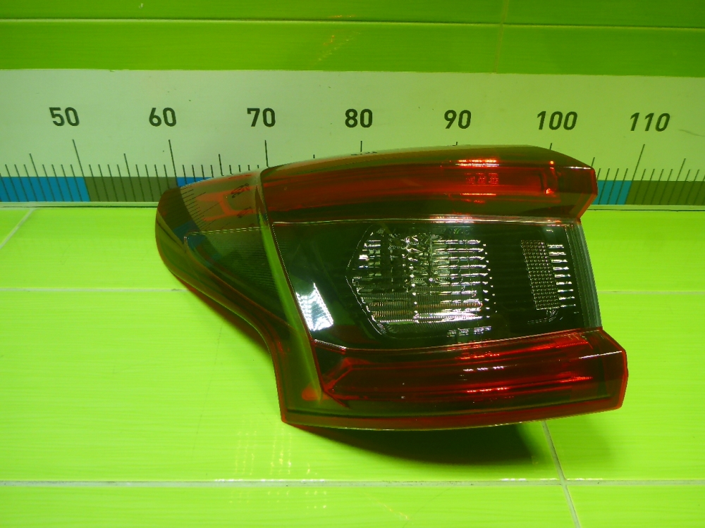 Фонарь задний наружный левый