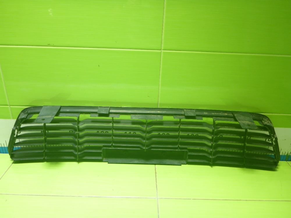 Решетка в бампер центральная