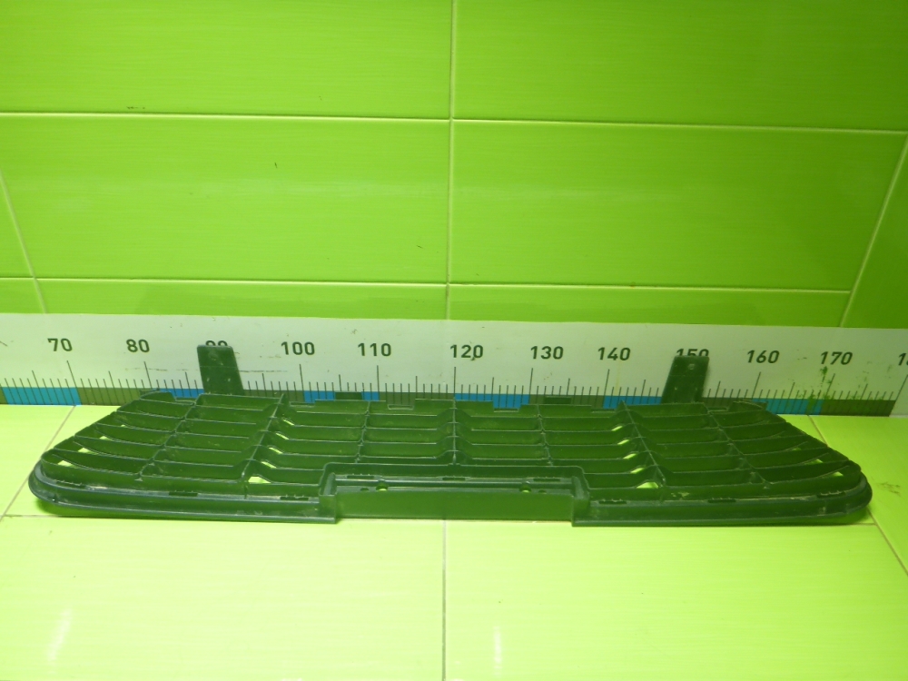 Решетка в бампер центральная