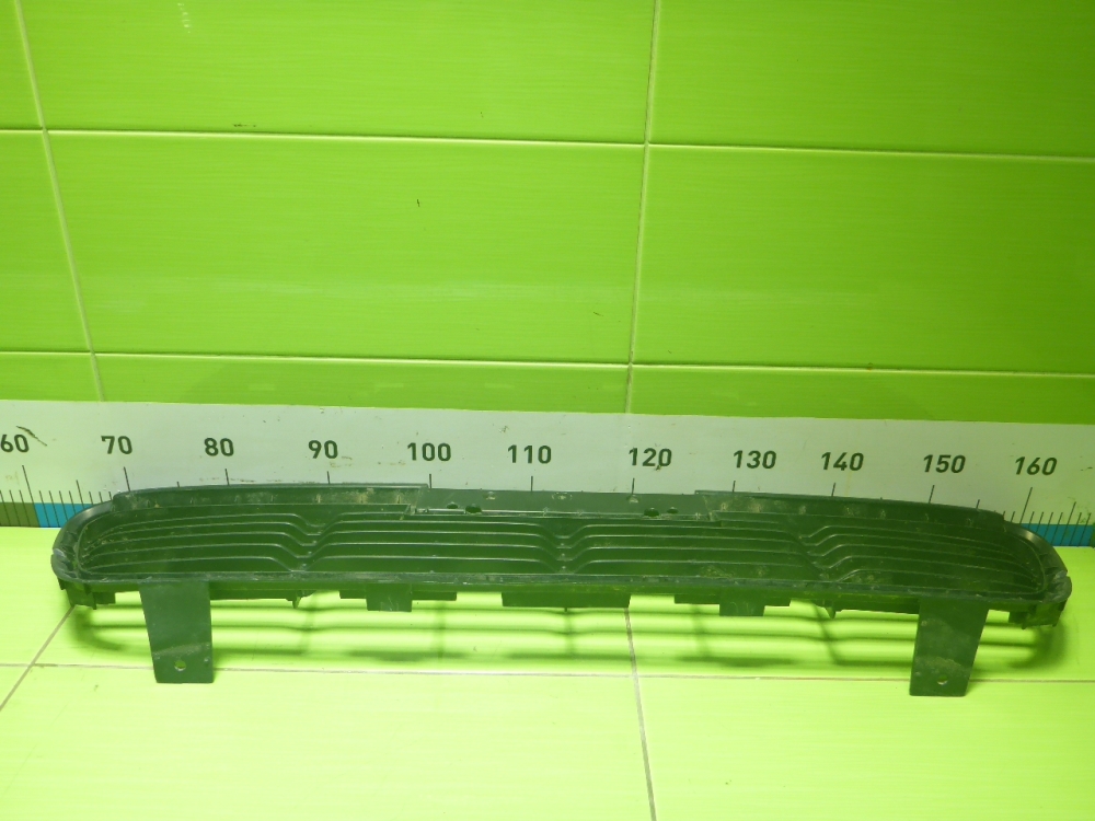 Решетка в бампер центральная