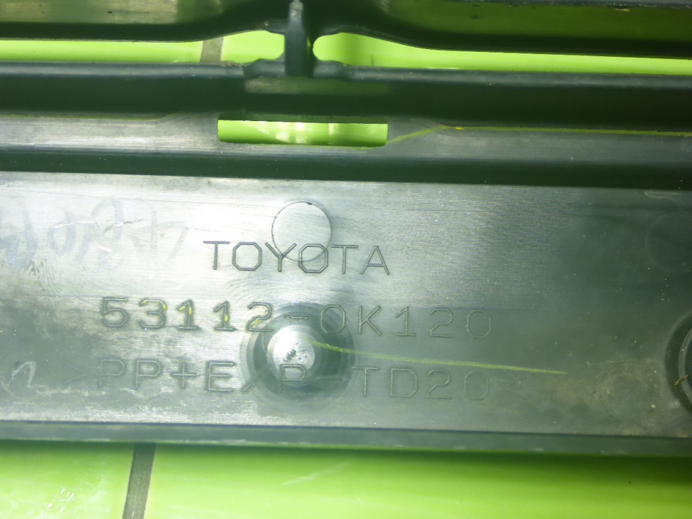 Решетка в бампер центральная