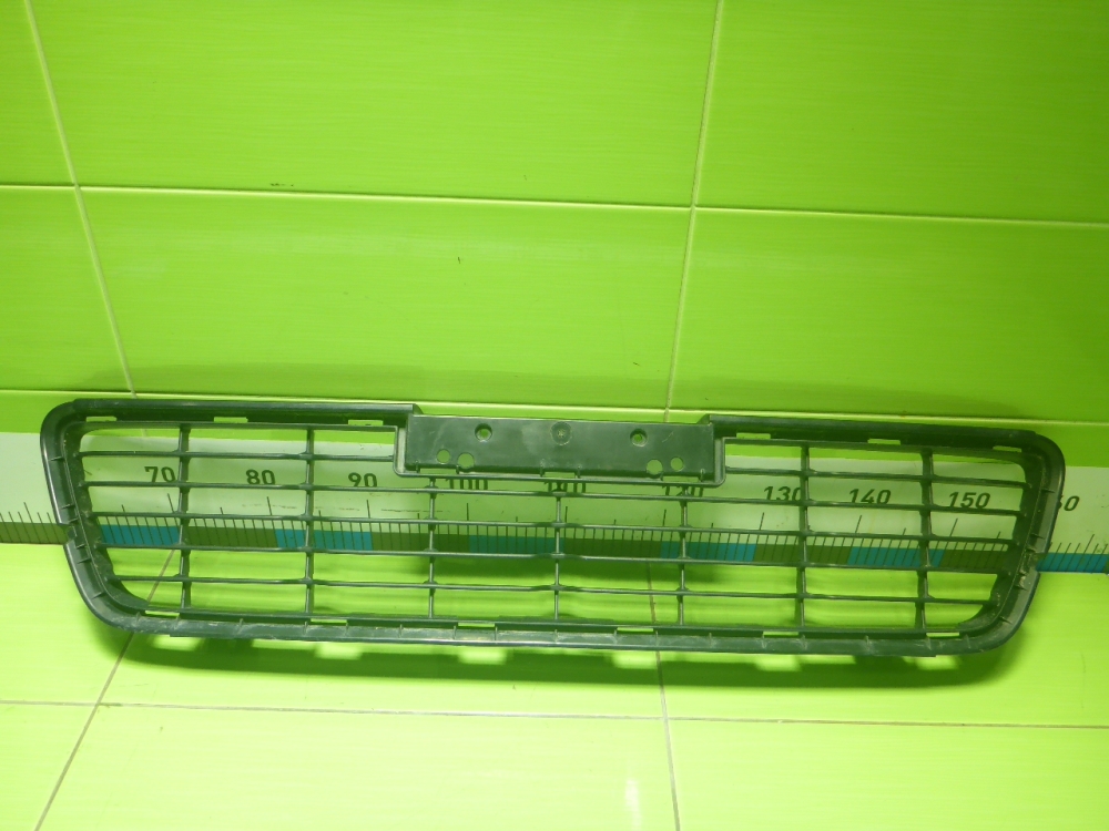 Решетка в бампер центральная
