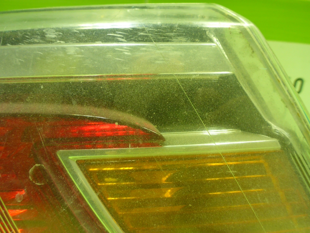 Фонарь задний наружный левый