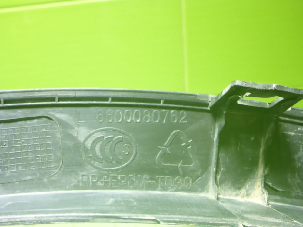 Накладка переднего крыла левого