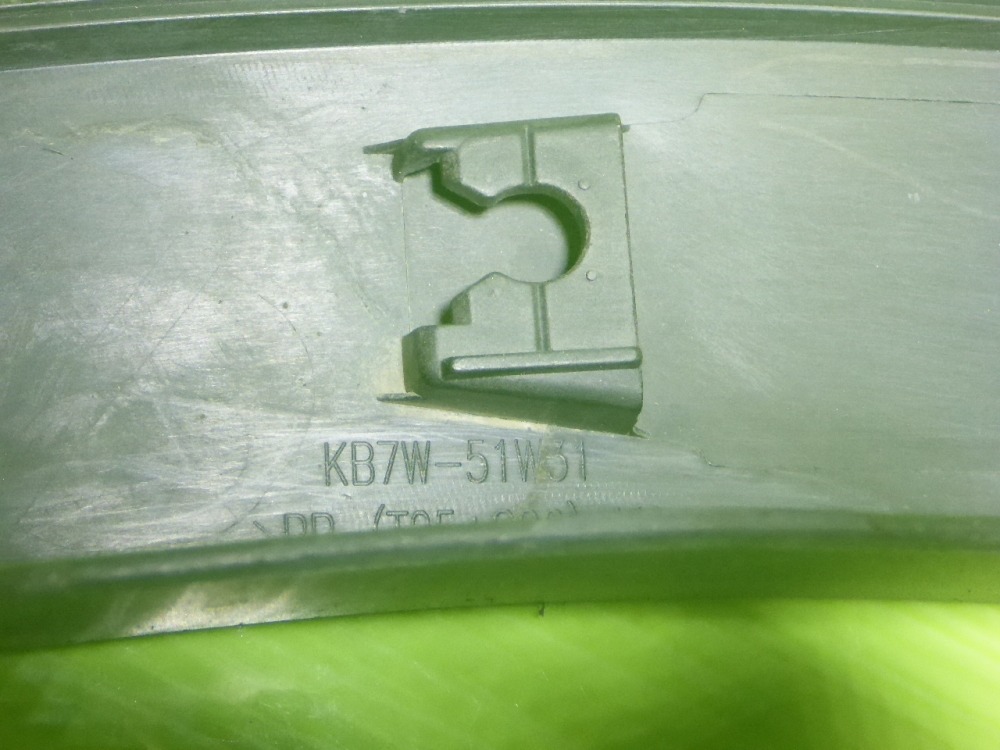 Накладка переднего крыла правого