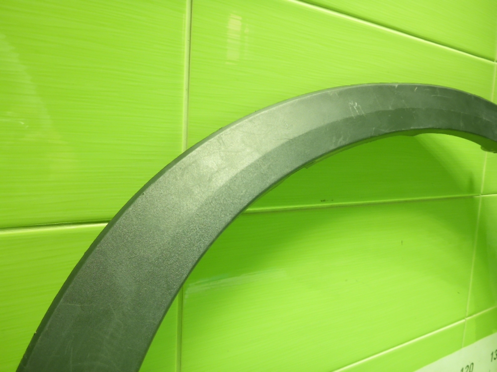 Накладка переднего крыла правого