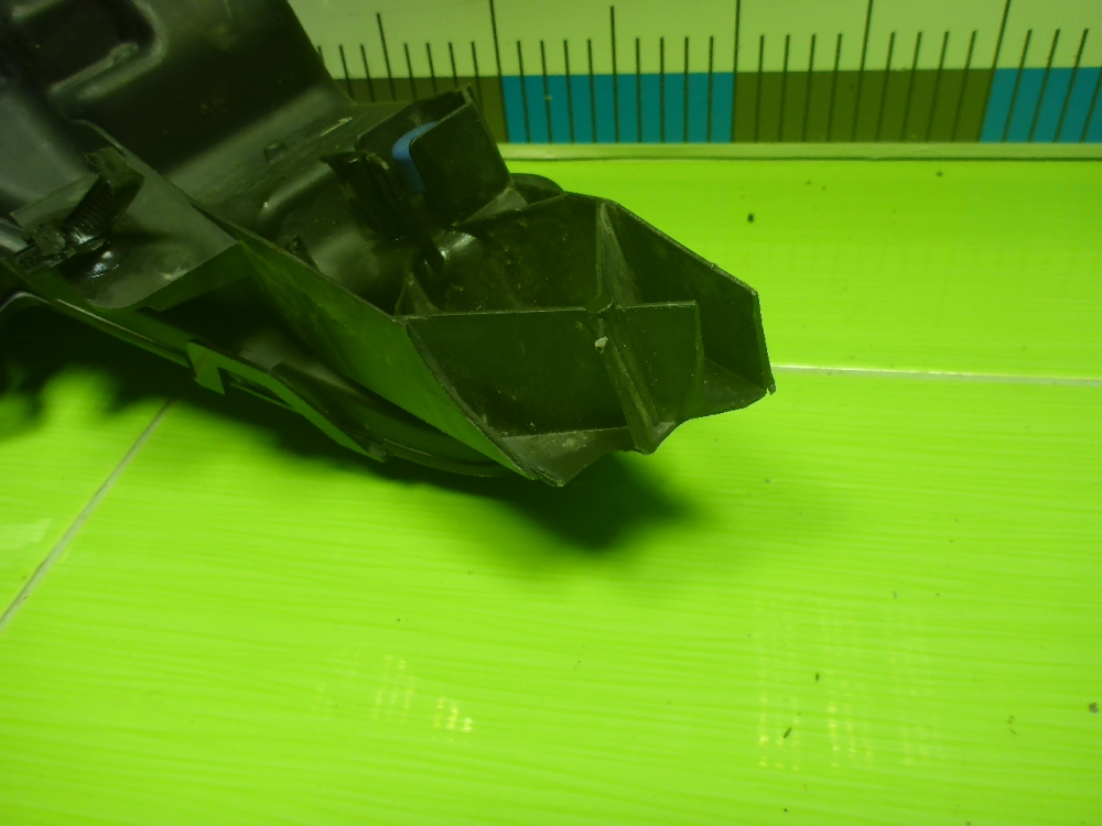 Фара противотуманная левая