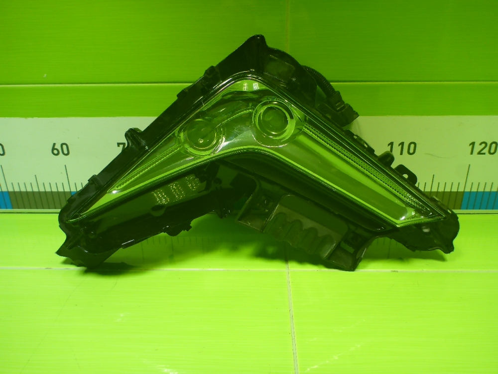 Фара противотуманная левая