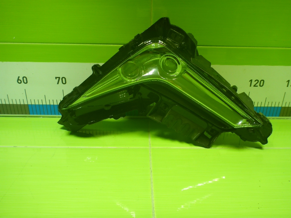 Фара противотуманная левая