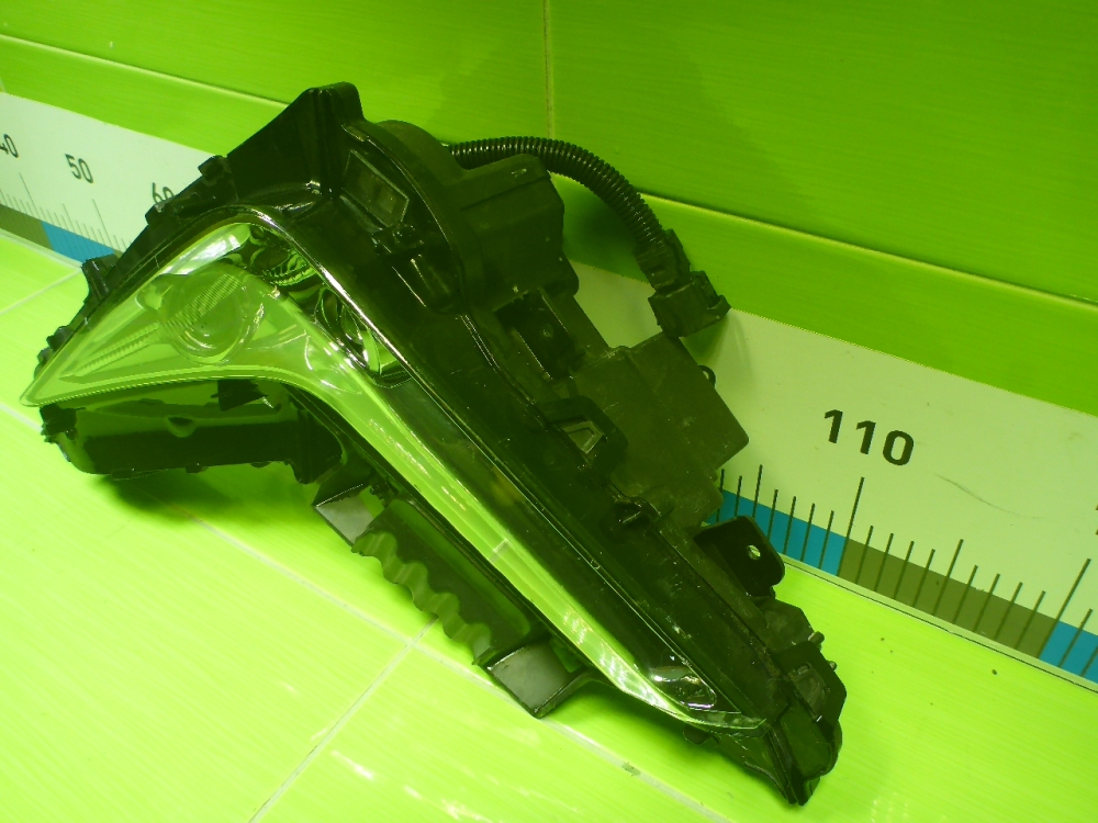 Фара противотуманная левая