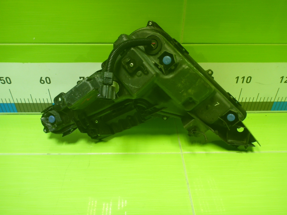 Фара противотуманная левая