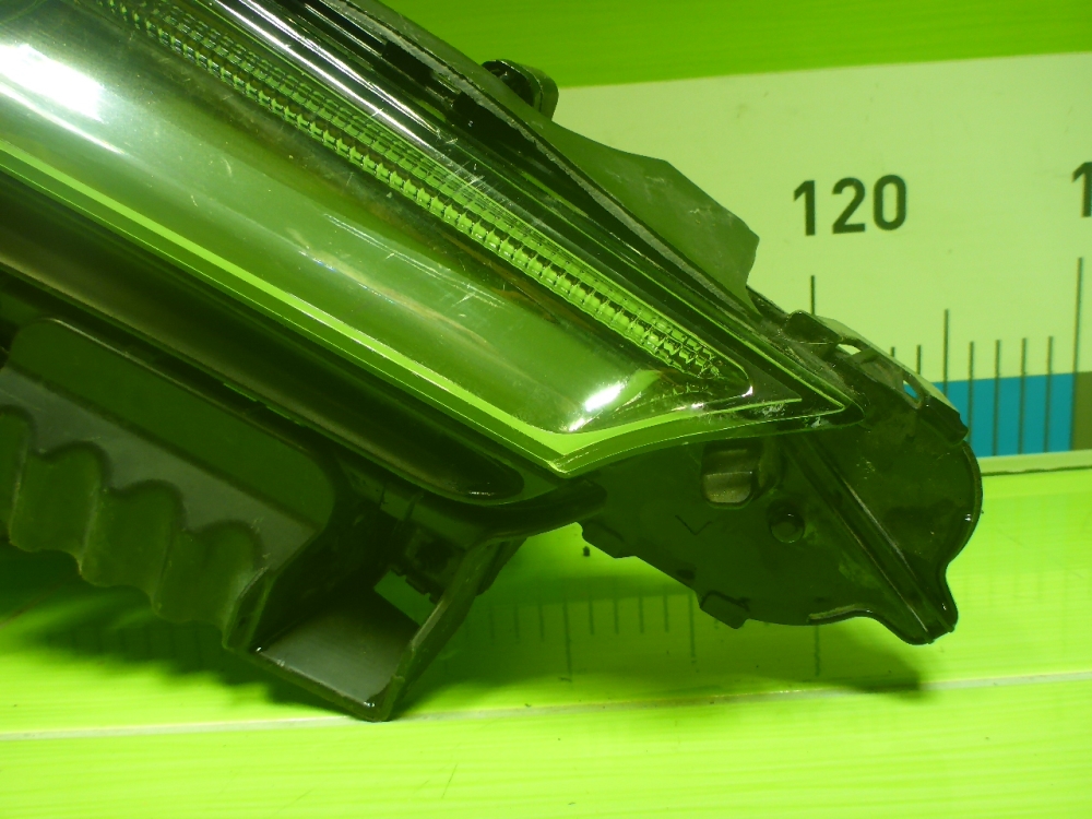 Фара противотуманная левая