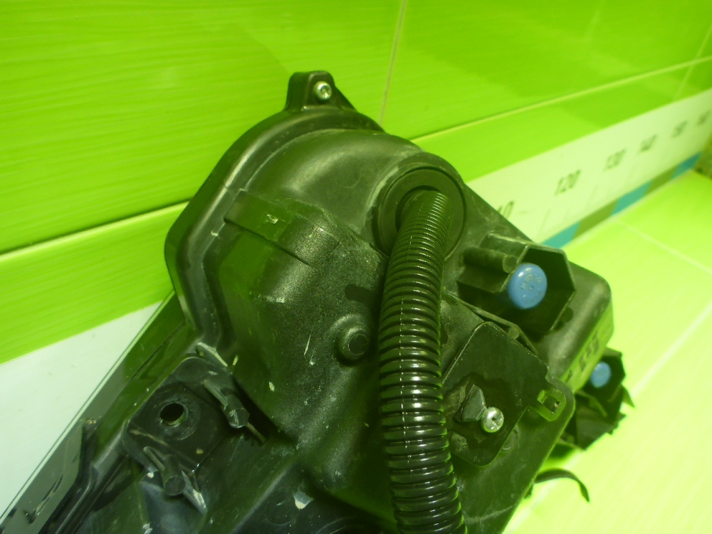 Фара противотуманная левая