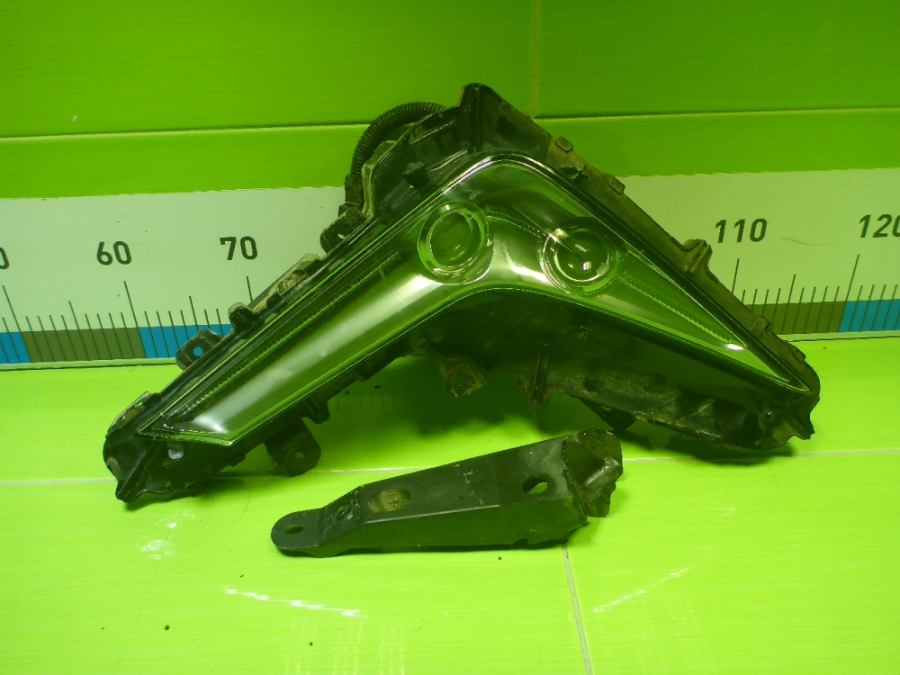 Фара противотуманная правая