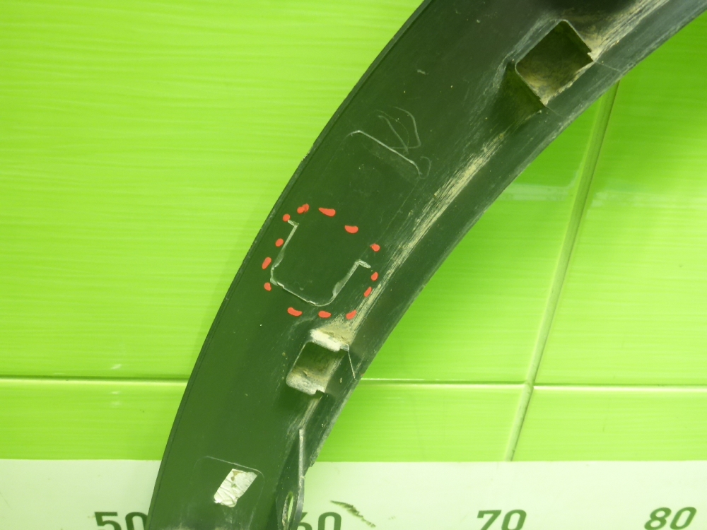 Накладка переднего крыла левого