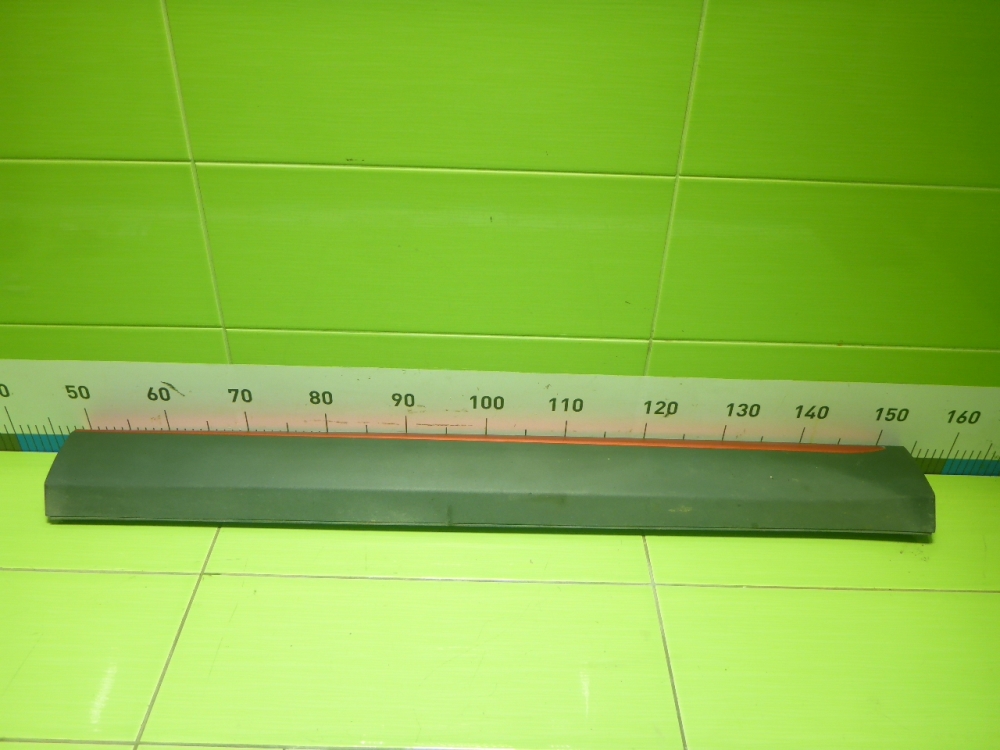 Накладка двери передней правой