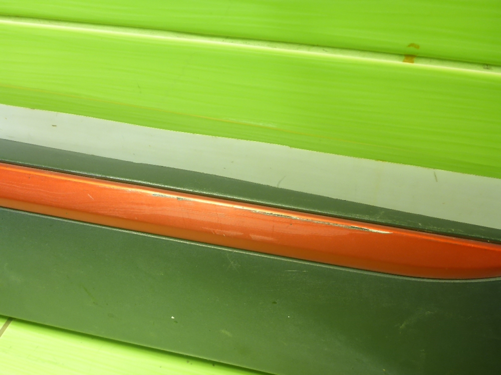 Накладка двери передней правой